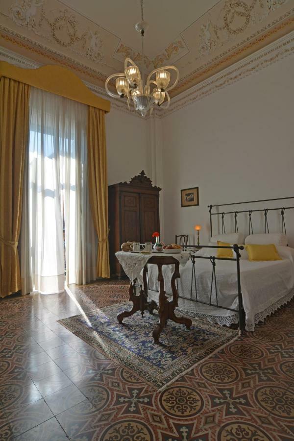 B&B Di Charme Camelie Palazzo Nicotra Riposto Exteriér fotografie